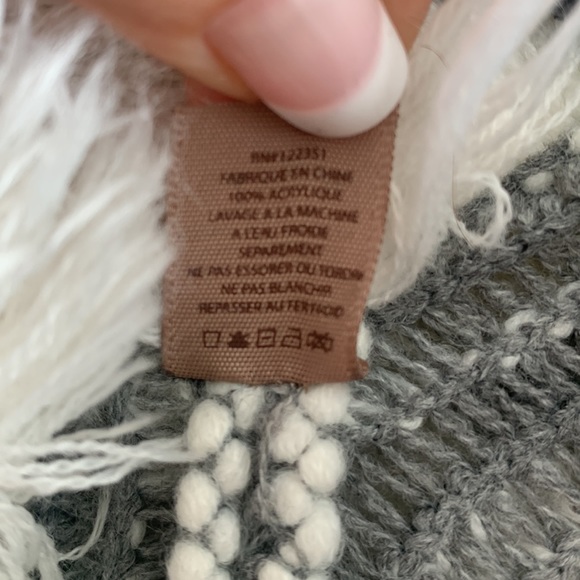 Gray & Cream Cozy Wrap w/Fringe - Picture 4 of 7